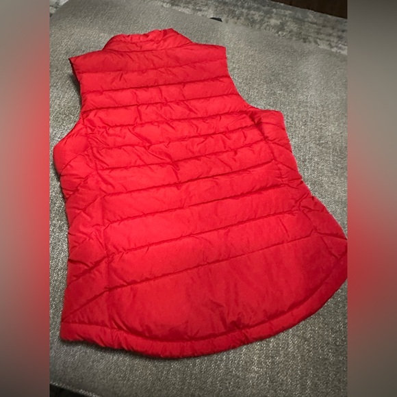 Gap Puffer Vest Red 
Adult Size Small - Picture 5 of 6